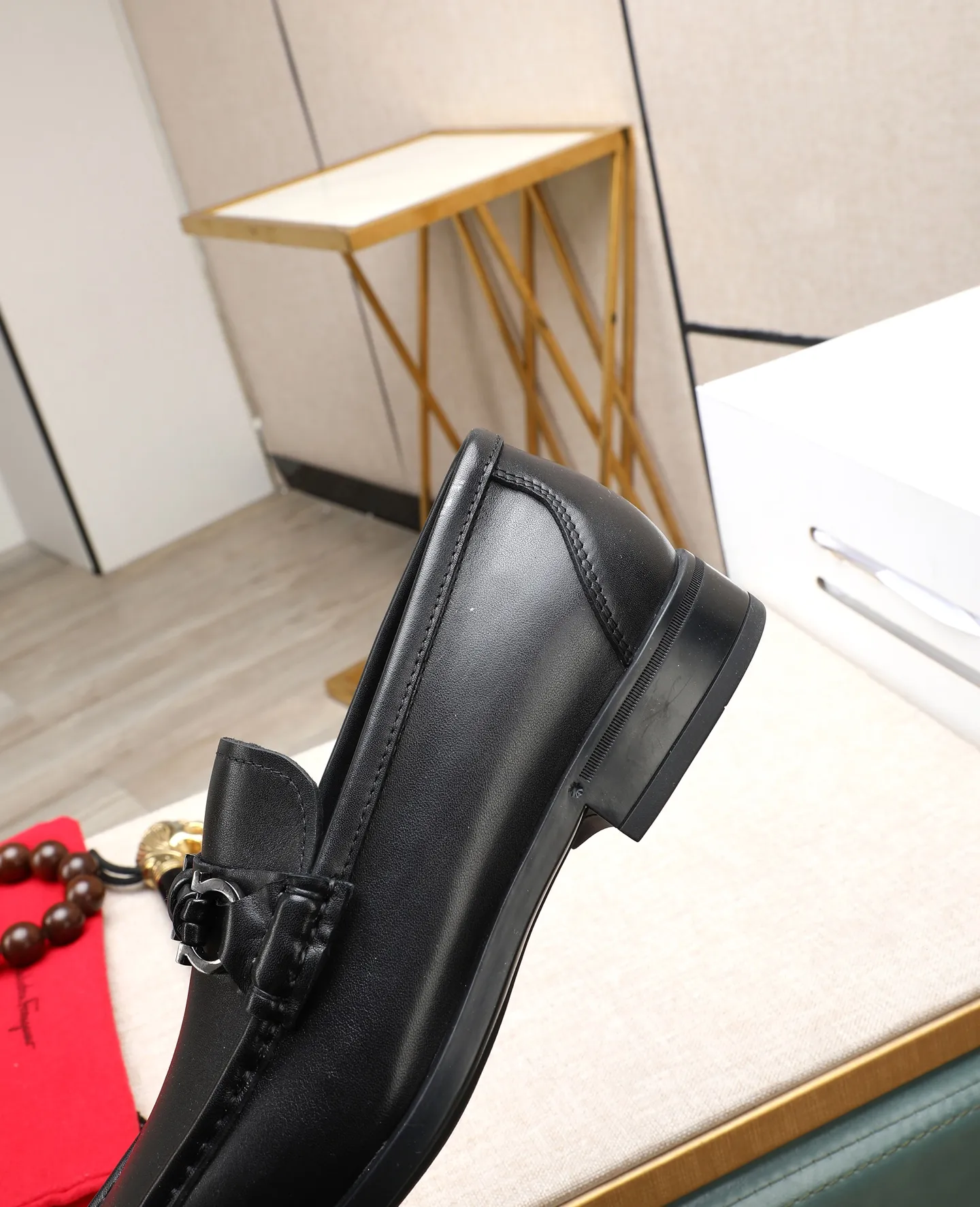 Men's clothing and shoes 💰700📛📛High-end goods! Salvatore Ferragamo is the world's top luxury footwear brand. It comes from Italy, the kingdom of fashion. It is famous all over the world for its traditional handmade design and novel styles... 🚶🏻🚶🏻 Top-quality suit shoes are sold simultaneously at the counter. This style is purely handmade. The fabric is imported Italian calfskin➕soft water-dyed cowhide lining. Specially available with original deep rubber outsole🌀🌀Size: 38➖44